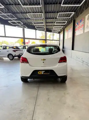 CHEVROLET-ONIX-1.4 MPFI LT 8V FLEX 4P AUTOMÁTICO CHEVROLET-ONIX-2017