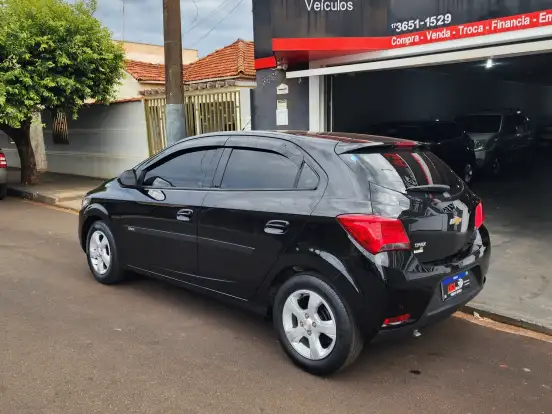 CHEVROLET-ONIX-1.4 MPFI LT 8V FLEX 4P AUTOMÁTICO CHEVROLET-ONIX-2018