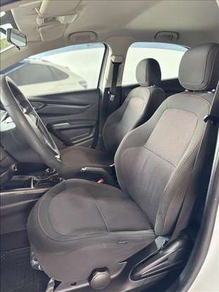CHEVROLET-ONIX-2015
