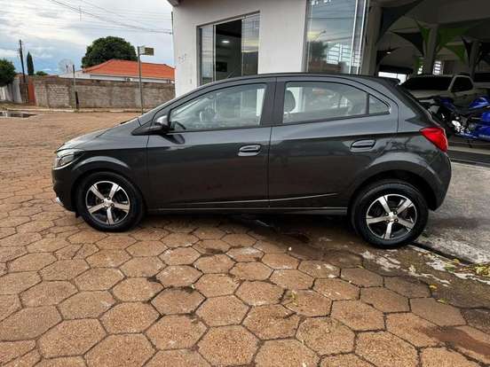 CHEVROLET-ONIX-2018