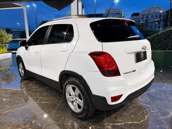 CHEVROLET-TRACKER-2017