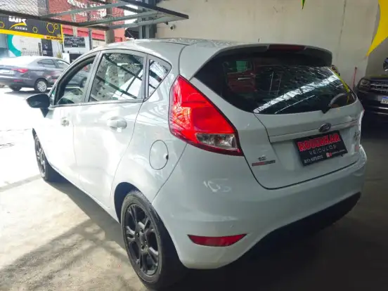 FORD-FIESTA-1.6 SE HATCH 16V FLEX 4P POWERSHIFT FORD-FIESTA-2013