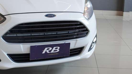 FORD-FIESTA-2015