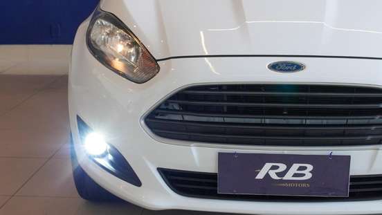 FORD-FIESTA-2015