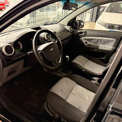 FORD-FIESTA-2010