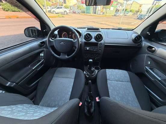 FORD-FIESTA-2010