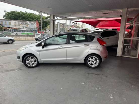 FORD-FIESTA-1.6 SE HATCH 16V FLEX 4P POWERSHIFT FORD-FIESTA-2014