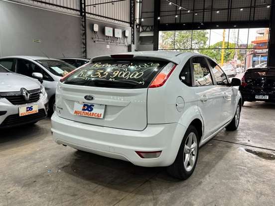 FORD-FOCUS-2011