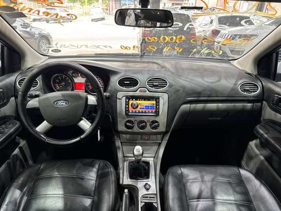 FORD-FOCUS-2011