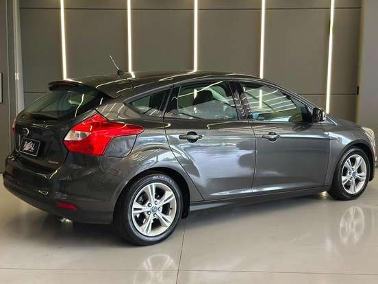 FORD-FOCUS-1.6 SE 16V FLEX 4P POWERSHIFT FORD-FOCUS-2013