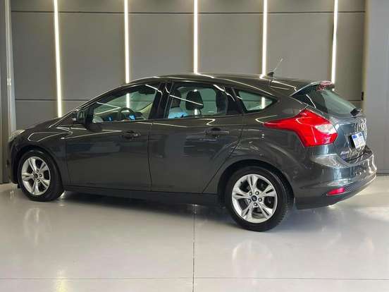 FORD-FOCUS-1.6 SE 16V FLEX 4P POWERSHIFT FORD-FOCUS-2013