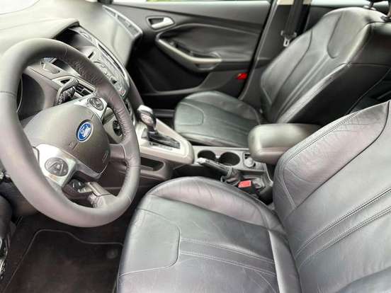 FORD-FOCUS-1.6 SE 16V FLEX 4P POWERSHIFT FORD-FOCUS-2013