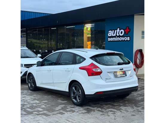 FORD-FOCUS-1.6 SE 16V FLEX 4P POWERSHIFT FORD-FOCUS-2013