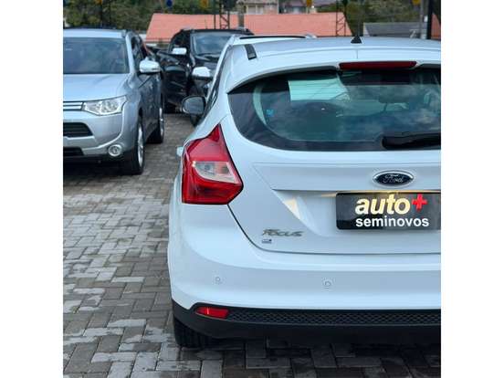 FORD-FOCUS-2013