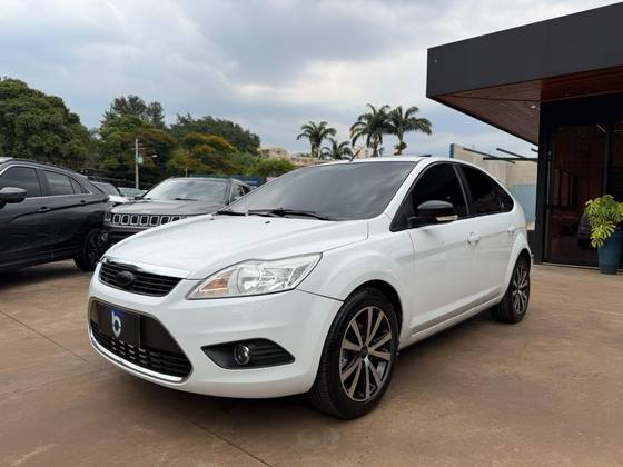 FORD FOCUS 2.0 GLX 16V FLEX 4P AUTOMÁTICO