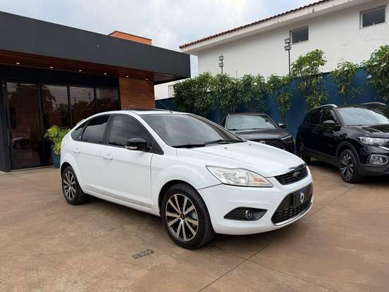 FORD-FOCUS-2010
