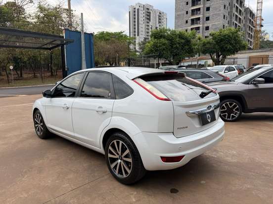 FORD-FOCUS-2010