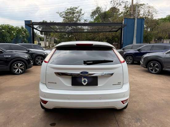 FORD-FOCUS-2010