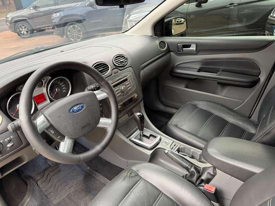 FORD-FOCUS-2010