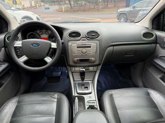 FORD-FOCUS-2010