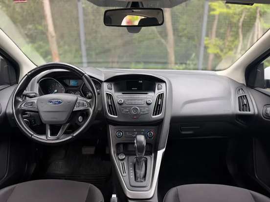 FORD-FOCUS-2017