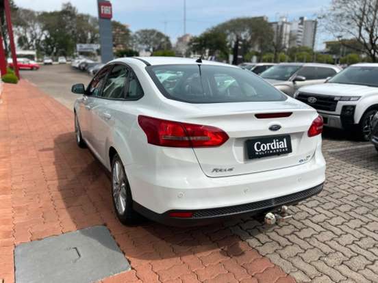 FORD-FOCUS-2.0 SE SEDAN 16V FLEX 4P POWERSHIFT FORD-FOCUS-2016
