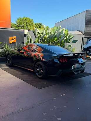 FORD-MUSTANG-2025