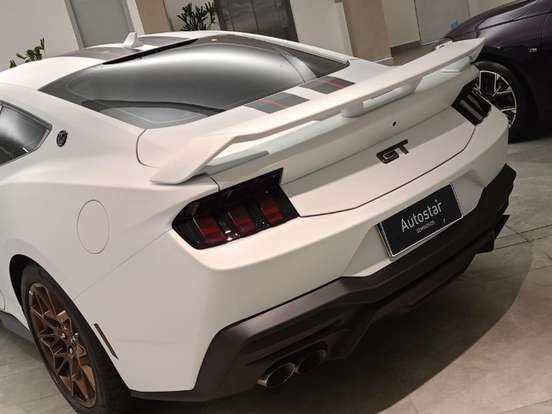 FORD-MUSTANG-2025