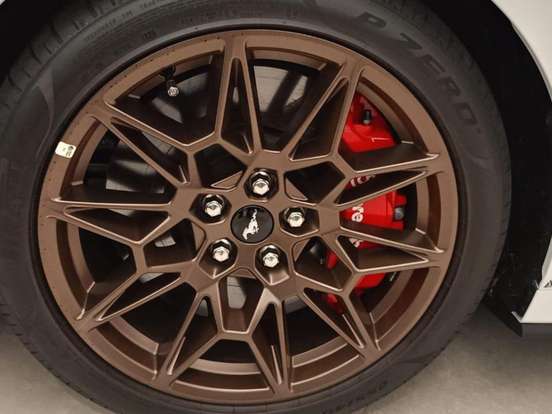 FORD-MUSTANG-2025