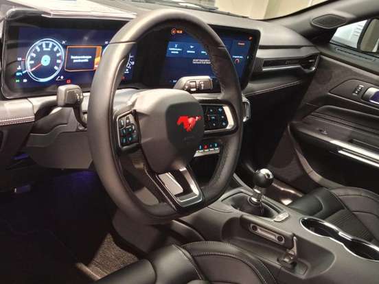FORD-MUSTANG-2025