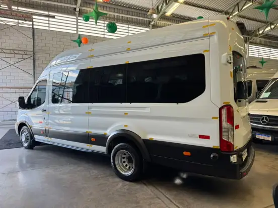 FORD-TRANSIT-2023