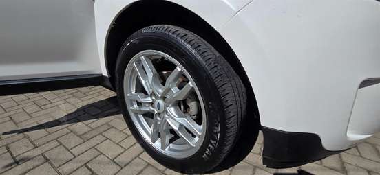 FORD-EDGE-2012