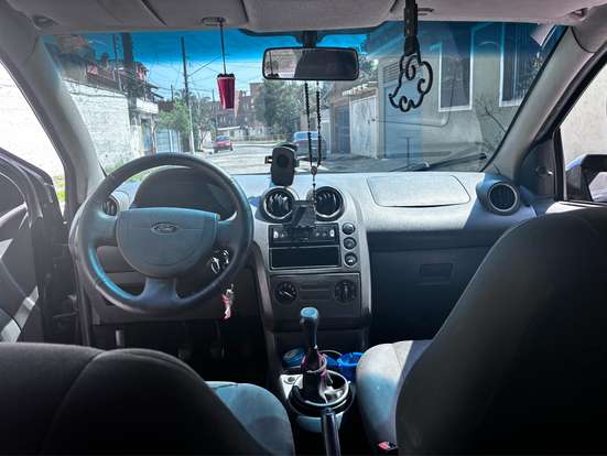 FORD-FIESTA-2004