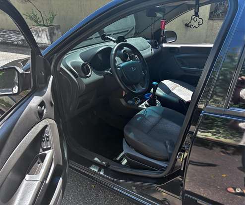 FORD-FIESTA-2004