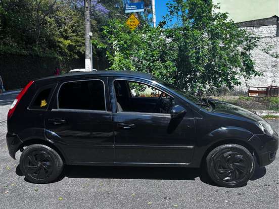 FORD-FIESTA-1.0 MPI PERSONNALITÉ 8V GASOLINA 4P MANUAL FORD-FIESTA-2004