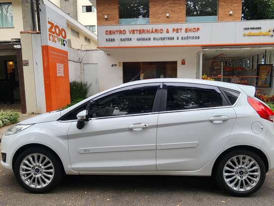 FORD-FIESTA-1.6 TITANIUM HATCH 16V FLEX 4P POWERSHIFT FORD-FIESTA-2013