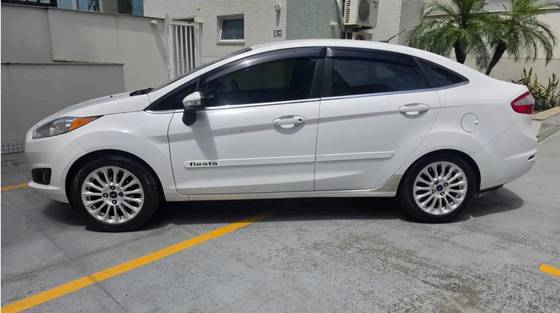 FORD FIESTA 1.6 TITANIUM SEDAN 16V FLEX 4P POWERSHIFT
