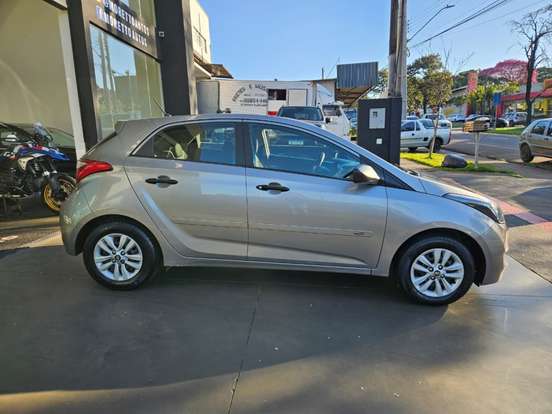 HYUNDAI-HB20-1.0 COMFORT 12V FLEX 4P MANUAL HYUNDAI-HB20-2017