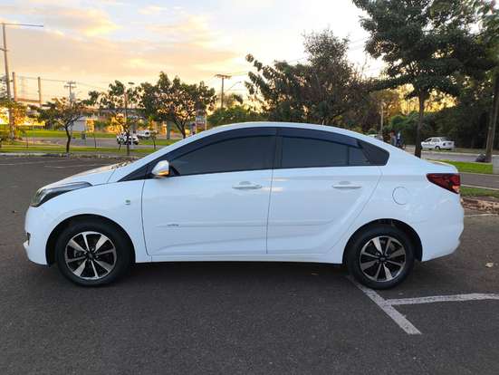 HYUNDAI-HB20S-2017