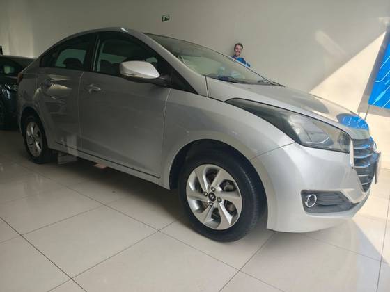 HYUNDAI HB20S 1.6 COMFORT PLUS 16V FLEX 4P AUTOMÁTICO