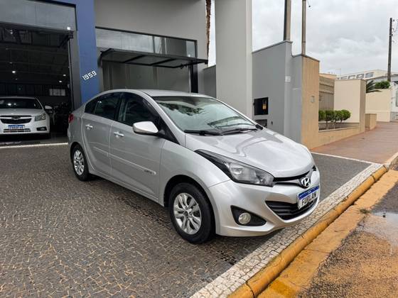 HYUNDAI HB20S 1.6 COMFORT PLUS 16V FLEX 4P AUTOMÁTICO