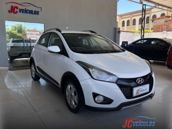 HYUNDAI-HB20X-2015