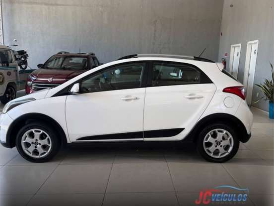 HYUNDAI-HB20X-2015
