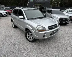 HYUNDAI TUCSON 2.0 MPFI GL 16V 2WD GASOLINA 4P AUTOMÁTICO HYUNDAI TUCSON 2.0 MPFI GL 16V 2WD GASOLINA 4P AUTOMÁTICO