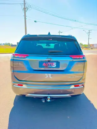 JEEP-COMMANDER-2023