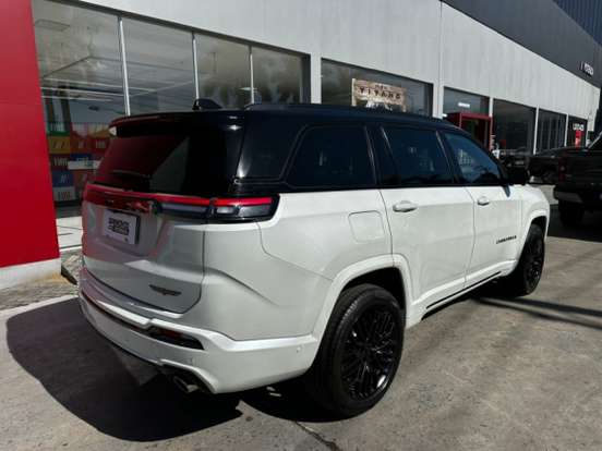 JEEP-COMMANDER-2.0 HURRICANE 4 TURBO GASOLINA BLACKHAWK AT9 JEEP-COMMANDER-2025