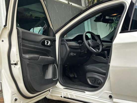 JEEP-COMMANDER-2.0 HURRICANE 4 TURBO GASOLINA BLACKHAWK AT9 JEEP-COMMANDER-2025
