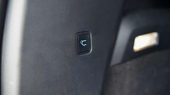 JEEP-COMMANDER-2023