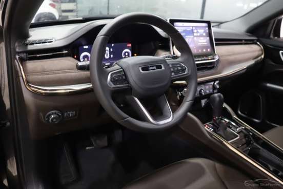 JEEP-COMMANDER-2023