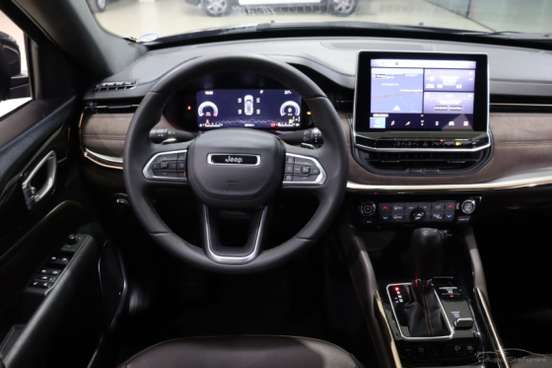JEEP-COMMANDER-2023